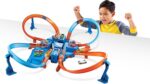 Hot Wheels Track Set with 1:64 Scale Toy Car, 4 Intersections for Crashing, Powered by a Motorized Booster, Criss-Cross Crash Track (Amazon Exclusive) - Image 3