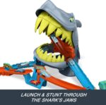 Hot Wheels Toy Car Track Set, City Shark Chomp Beach Playset with 1:64 Scale Die-Cast Vehicle. 2 Ways to Play, Knock Out the Shark or Get Eaten - Image 3