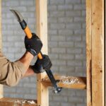 Fiskars IsoCore Wrecking Bar, Board Bender Shock Absorbing Hammer and Crowbar, 30 in - Image 4