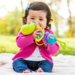 Infantino Hug and Tug Musical Bug - Image 2