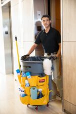 Rubbermaid Commercial Products Supply Organizing Caddy for Brute Trash Cans Yellow Tool Organizer Storage for Spray Bottles/Paper Towels/Gloves/Scrub Brush 1 Count - Image 3