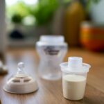 Tommee Tippee Milk Powder Dispensers, Pack of 6, Baby Formula Powder Containers, Ideal for Feeding while Travelling, Fits 8 Scoops per Pot - Image 5