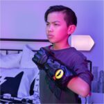 Batman, Interactive Gauntlet with Over 15 Phrases and Sounds, Halloween Costume for Kids Toys for Boys Aged 4 and Up - Image 3