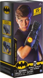 Batman, Interactive Gauntlet with Over 15 Phrases and Sounds, Halloween Costume for Kids Toys for Boys Aged 4 and Up - Image 5