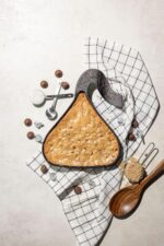 Lodge Seasoned Cast Iron 9 Inch Hershey's Kiss Skillet - Image 2