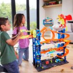 Hot Wheels City Ultimate Garage Track Set with 2 Die-Cast Toy Cars & Car-Eating Dragon, Stores 50+ Vehicles, 4 Levels - Image 2