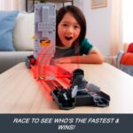 Hot Wheels Racing Formula 1 Toy Car Track Set, Race the 2 1:64 Scale Die-Cast Officially Licensed F1 Vehicles on Side-By-Side Track, Grid Start - Image 2