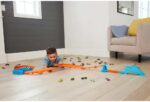 Hot Wheels Toy Car Track Set, Deluxe Building Box with Motorized Booster, 1:64 Scale Vehicle, Speed Snap Track, Boosted Jump Speedway - Image 2