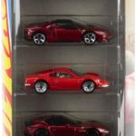 Hot Wheels Toy Ferrari Cars, Die-Cast 5-Pack in 1:64 Scale, Officially Licensed Set of 5 Ferrari Collectible Vehicles for Play or Display