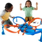 Hot Wheels Track Set with 1:64 Scale Toy Car, 4 Intersections for Crashing, Powered by a Motorized Booster, Criss-Cross Crash Track (Amazon Exclusive)